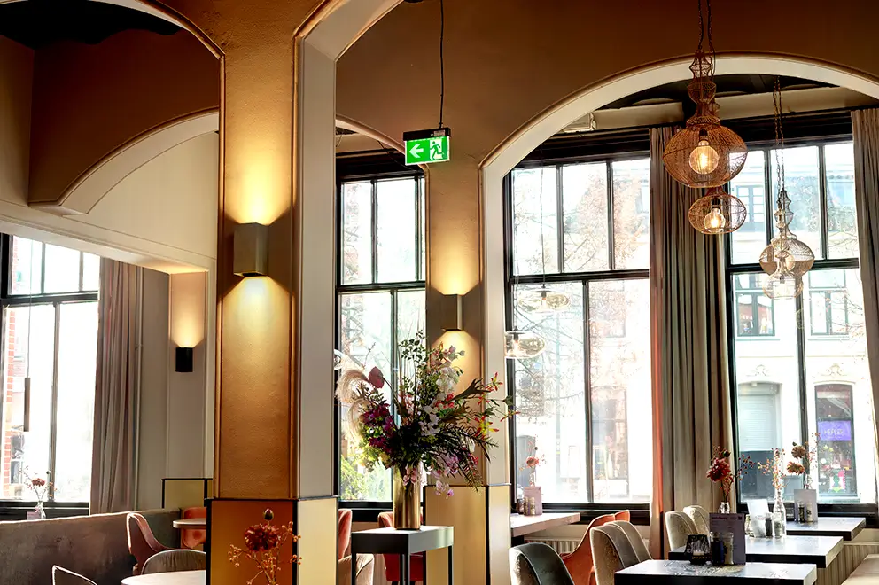 Aan de Markt van Groenlo opent Brasserie Posthuis haar deuren voor iedereen die houdt van verfijnde eenvoud en Europese klassiekers.